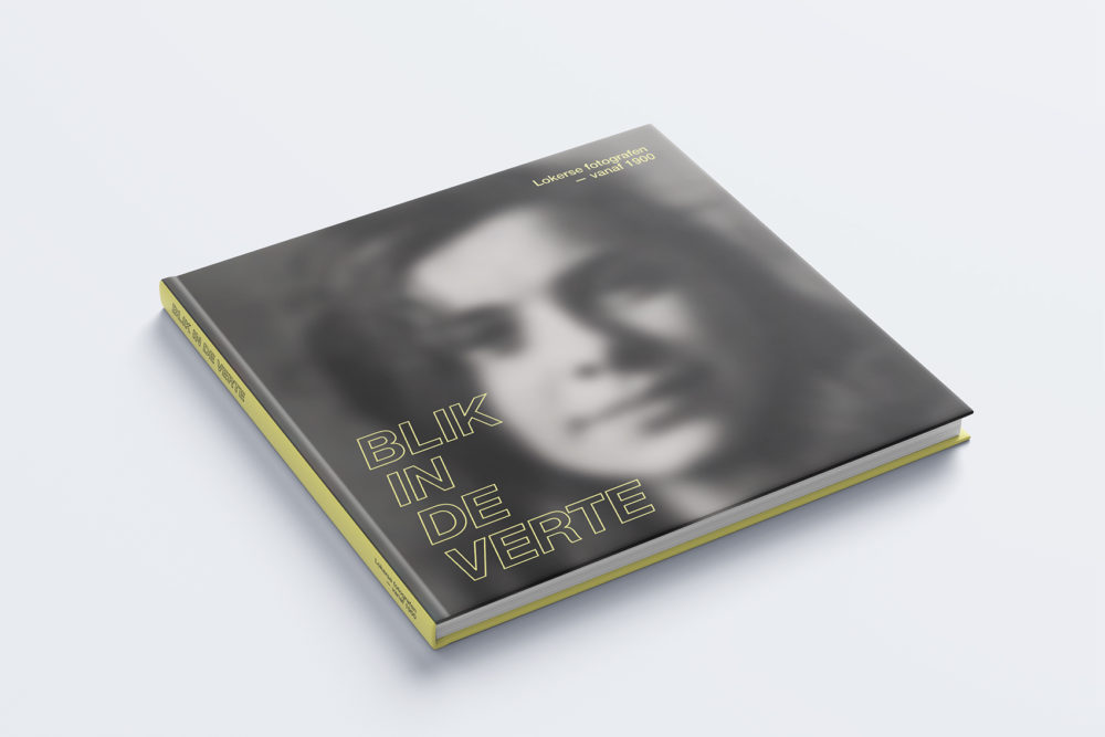 blikindeverte__book_01_0000_Square_Book_Mockup_1